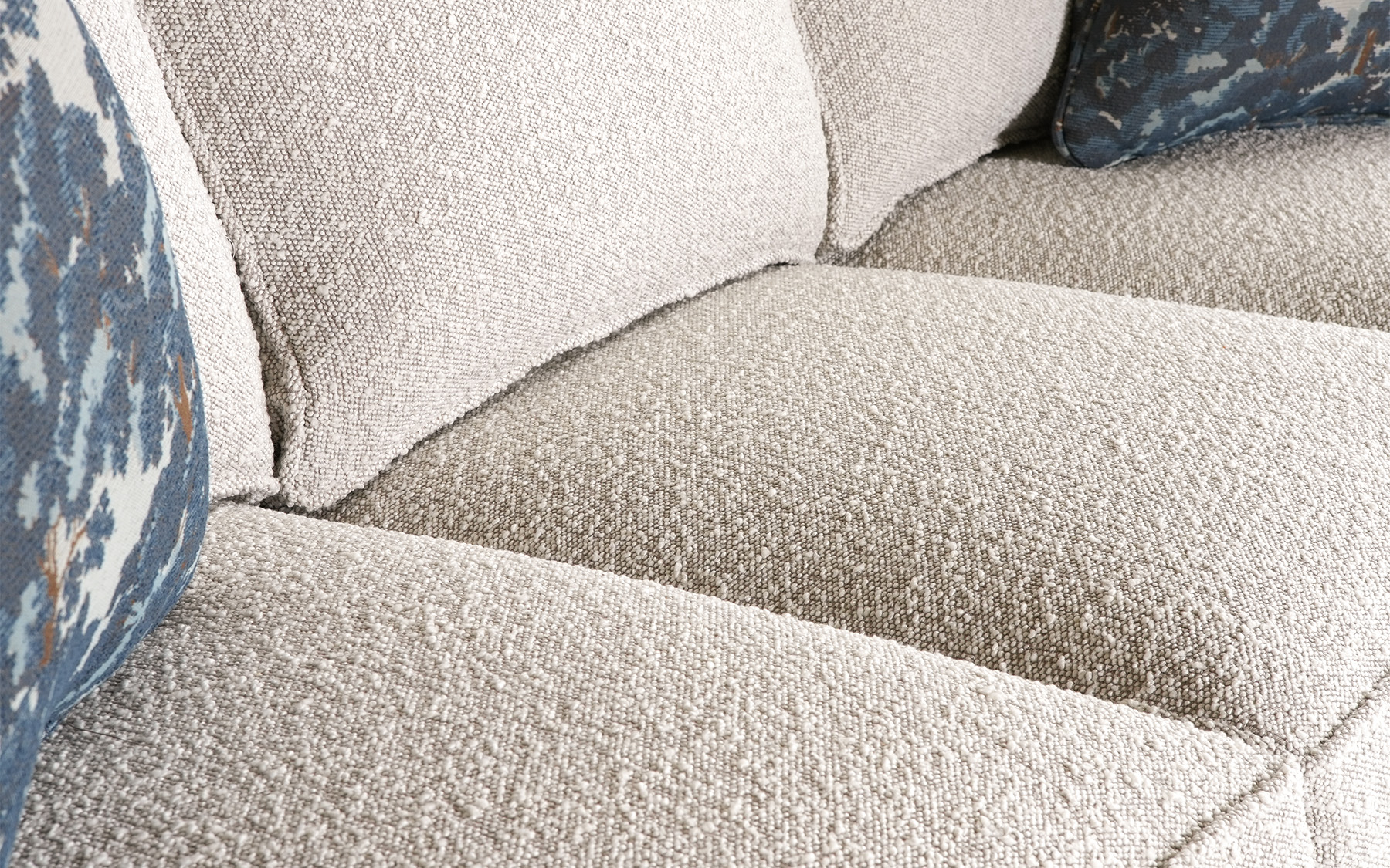 7000 Sofa - Image 6